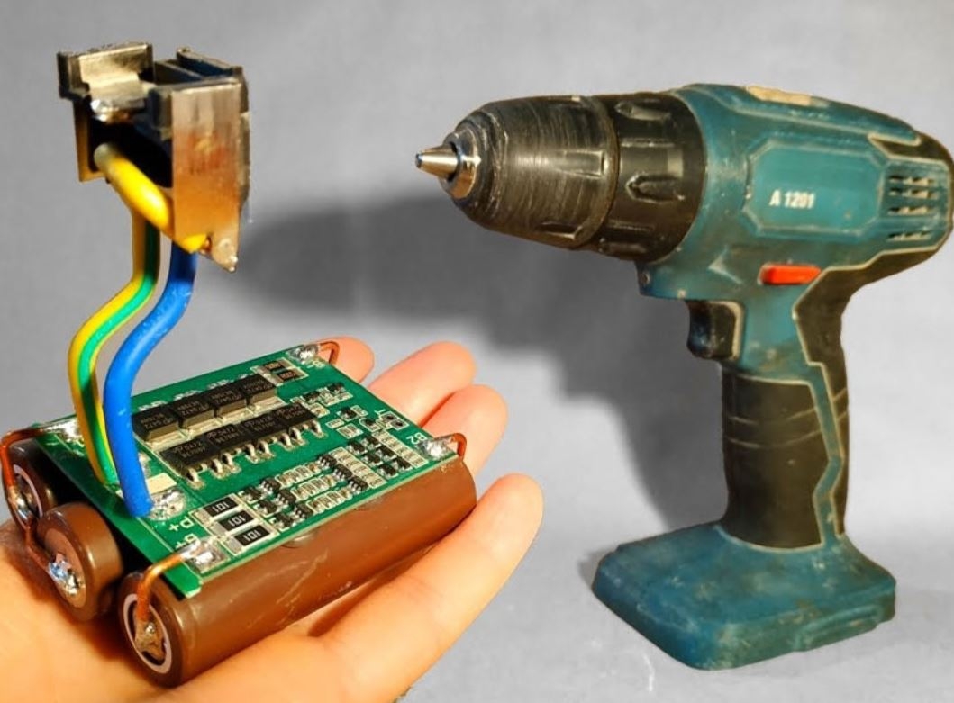 Đóng pin máy khoan là gì