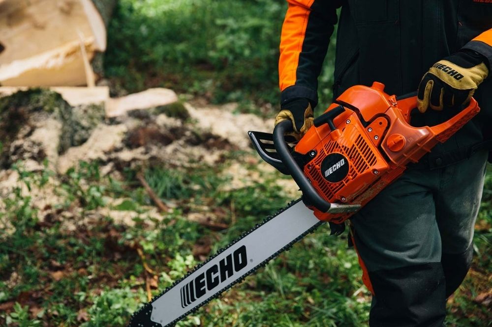 Máy cưa xích Echo