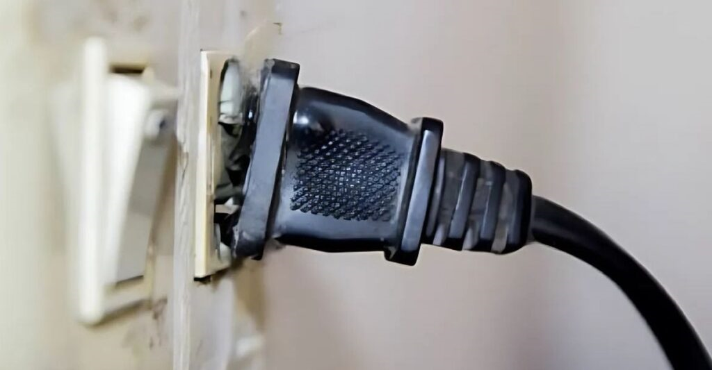 Máy pha cà phê không lên nguồn - ổ cắm lỏng lẻo