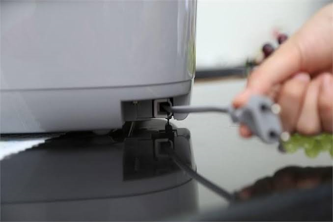 Rút phích cắm pha cà phê