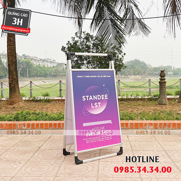 standee nhom 2 mat