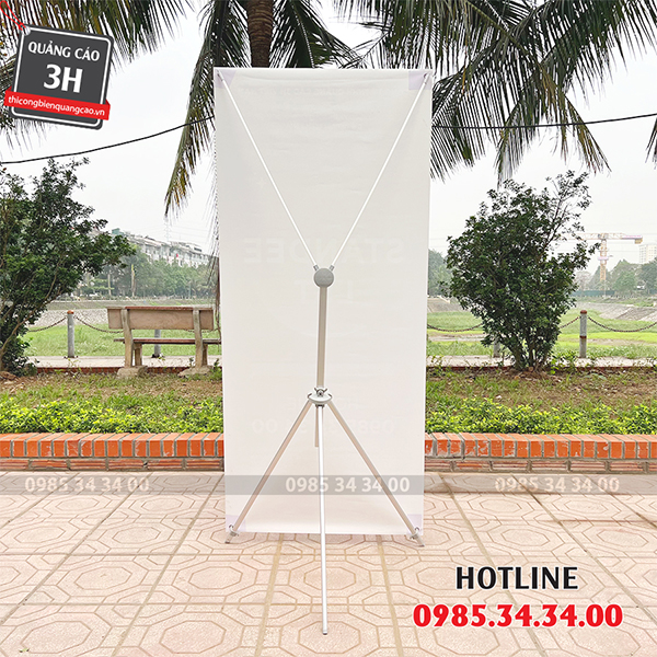 standee điều chirh kích thước