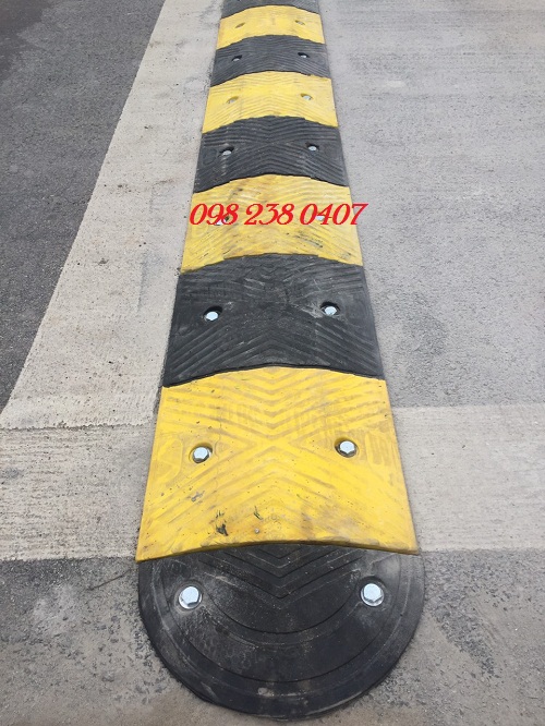 Gờ giảm tốc ô tô