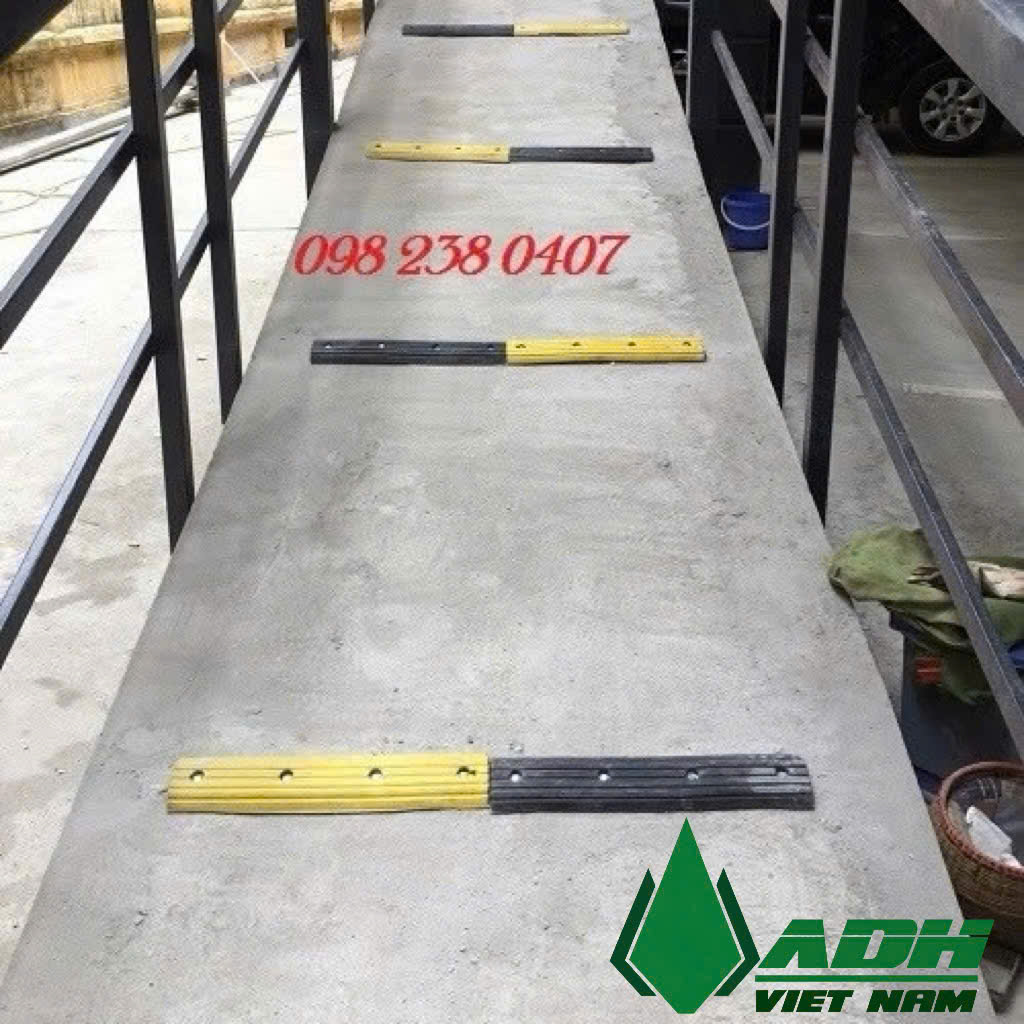 Gờ giảm tốc xe máy