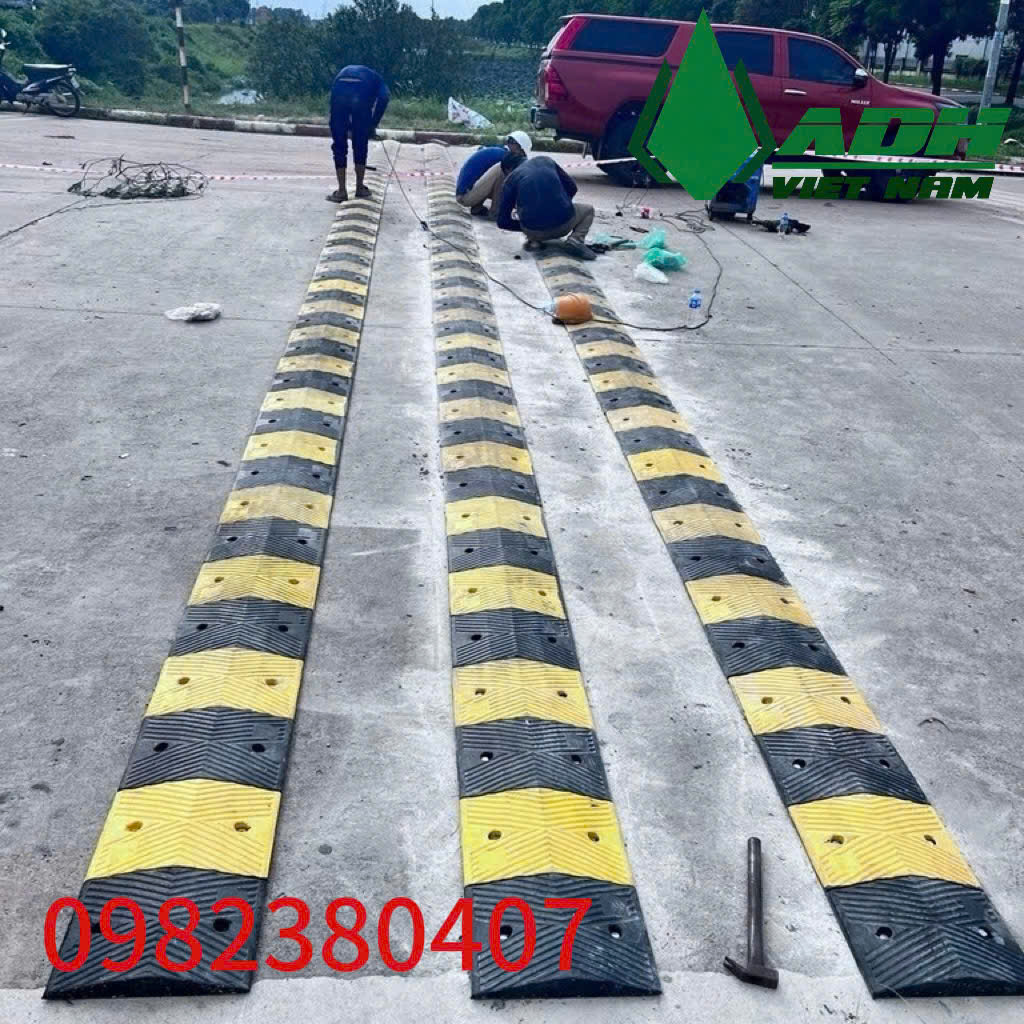 Gờ giảm tốc 500x300x40mm