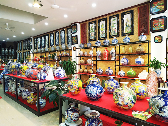 Đồ trang trí gốm sứ, đồng, đá, gỗ ... tinh xảo, chất lượng tại Lào Cai