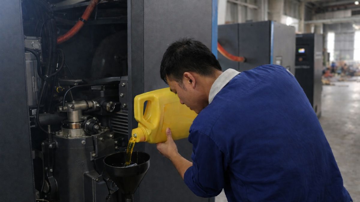 UNI là gì trong dầu máy nén khí? Hiểu đúng để không dùng nhầm