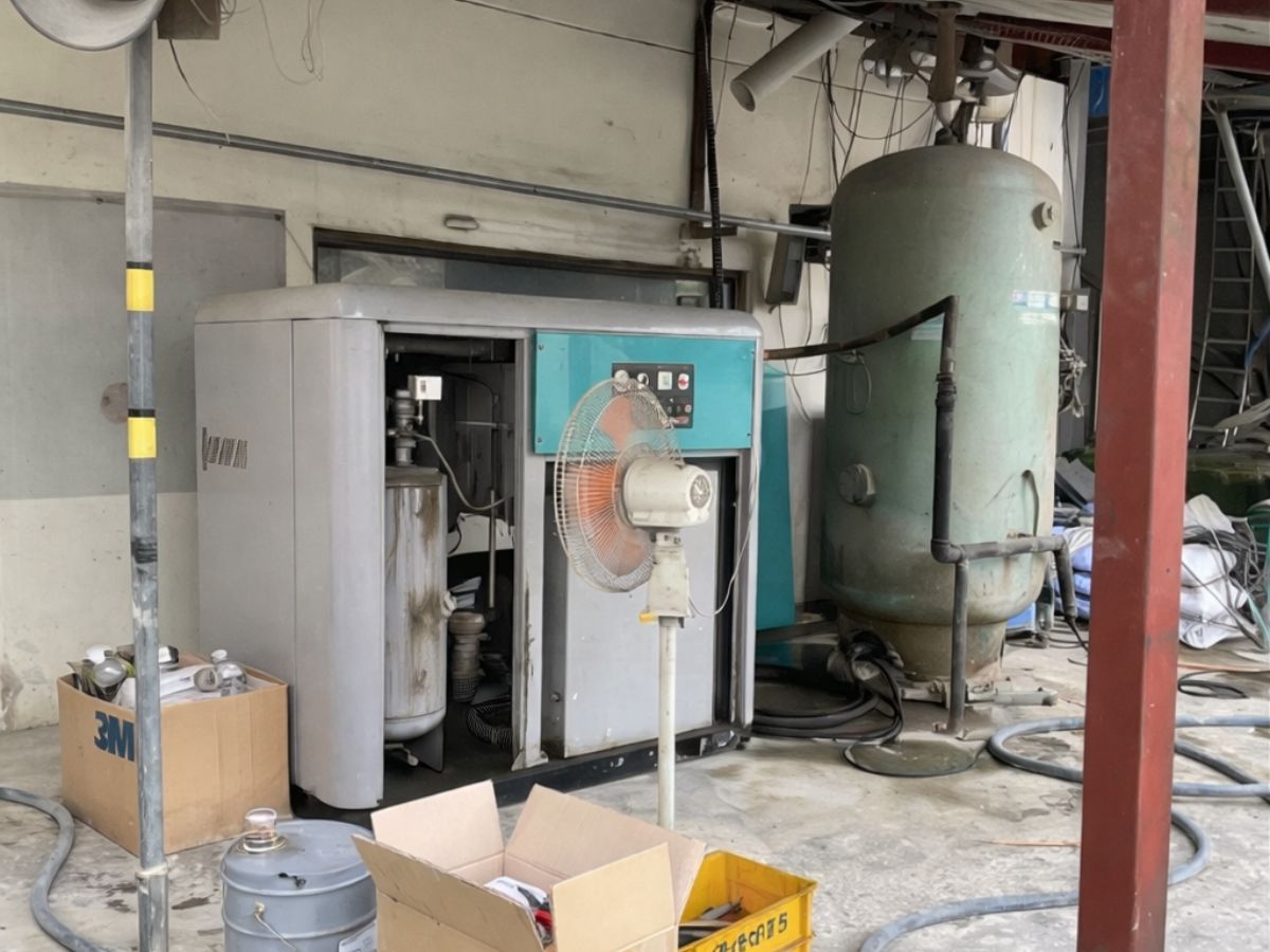 phòng máy nén khí vận hành ổn định trong môi trường công nghiệp thực tế