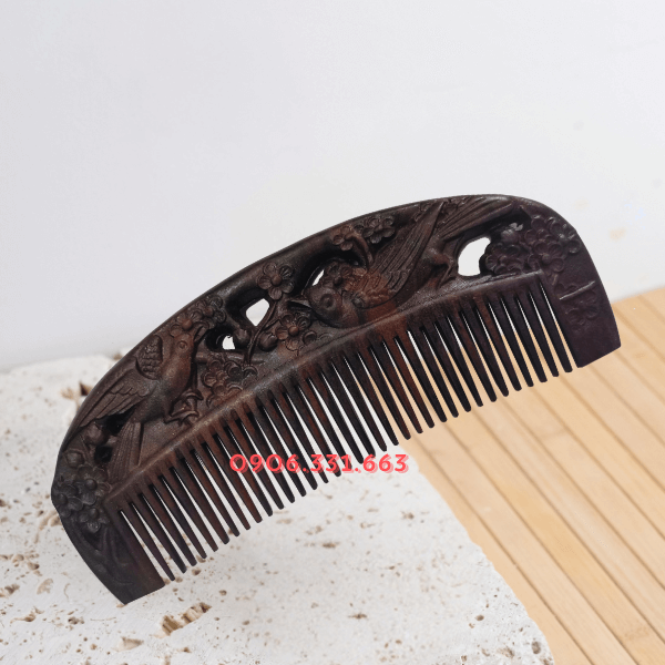 Lược gỗ đàn hương khắc đôi chim uyên ương
