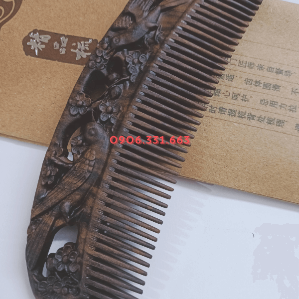 Lược gỗ đàn hương khắc đôi chim uyên ương