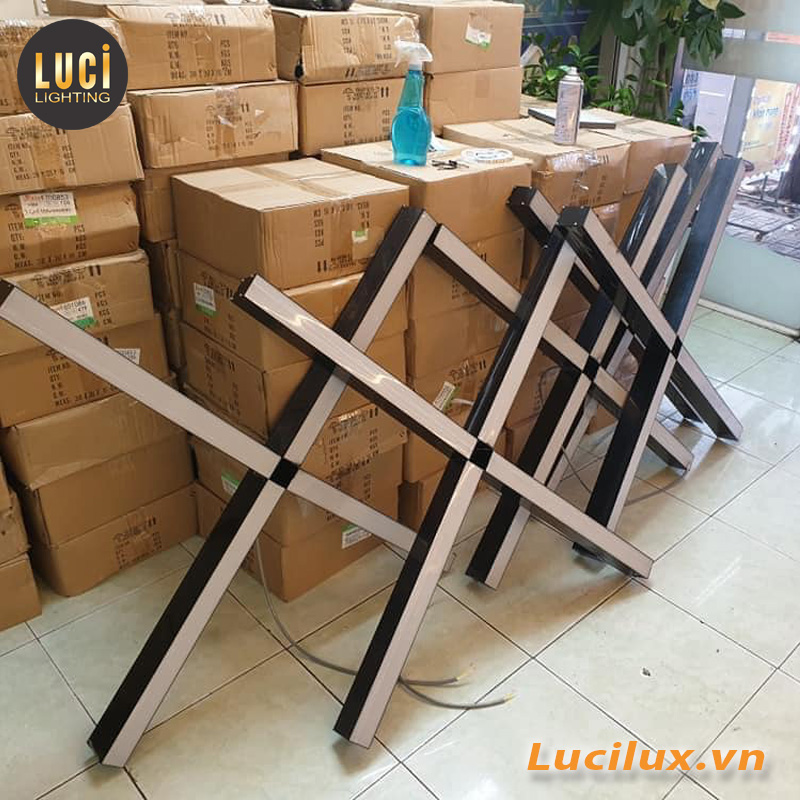 Đèn thả thanh nhôm chữ thập