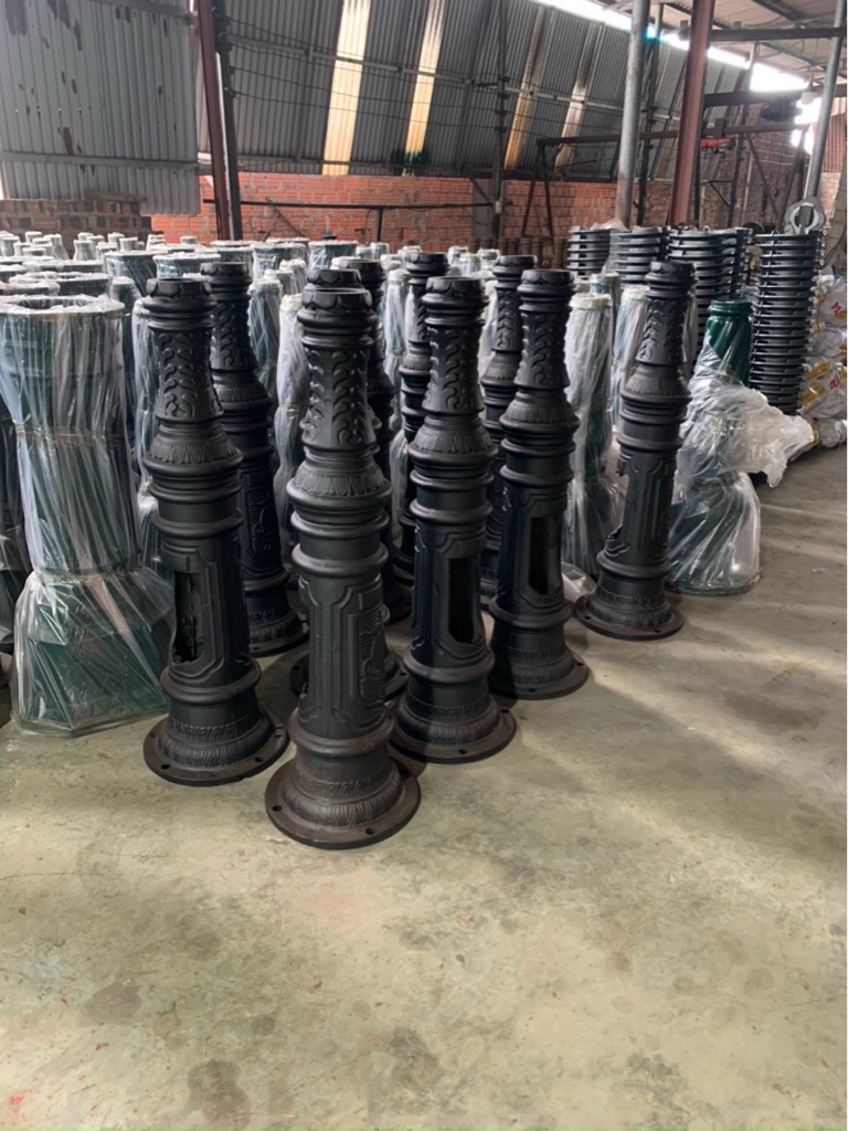 Cột Đèn Trang Trí Công Viên sử dụng năng lượng mặt trời thân đế gang đúc