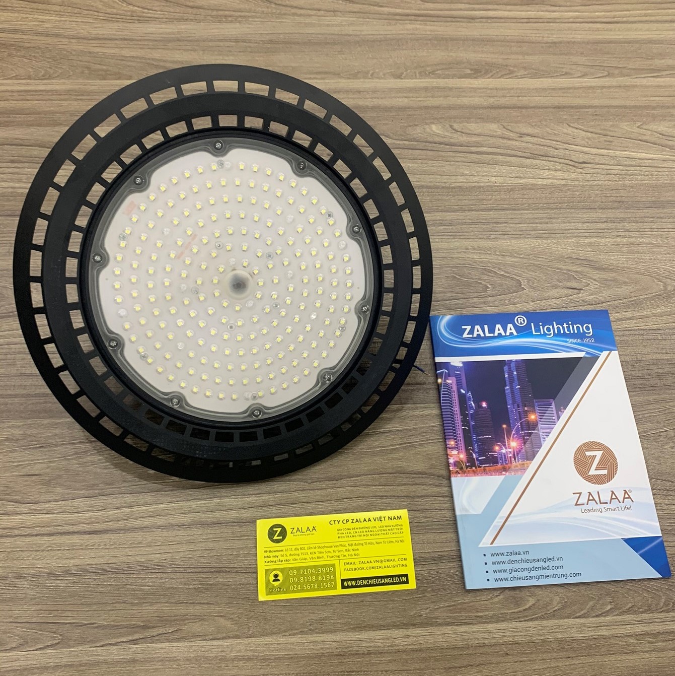 Đèn highbay UFO LED chiếu sáng nhà xưởng 200w