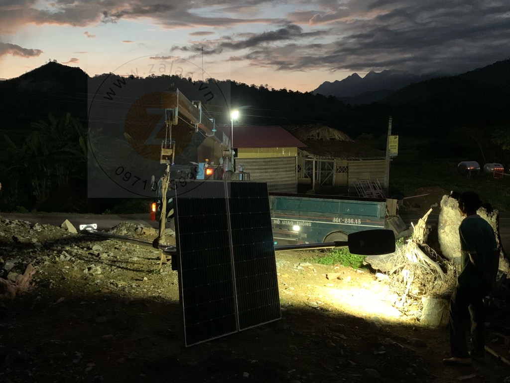 Đèn Đường Năng Lượng Mặt Trời Dự Án 80w 100w Panel Mono 160w * 2 tấm; Batery Lithium 80AH 12.8v; Controller SRM1210