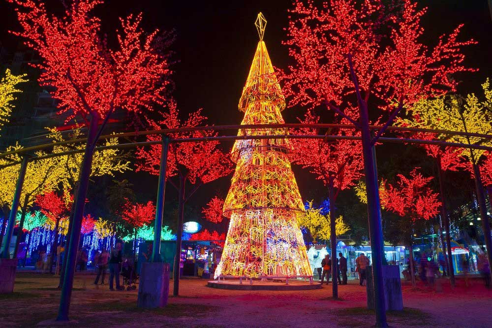 Cột Đèn Trang Trí Cây Thông Cao 6M LED F5 Chiếu Sáng Cảnh Quan Khuông Viên Ngoài Trời