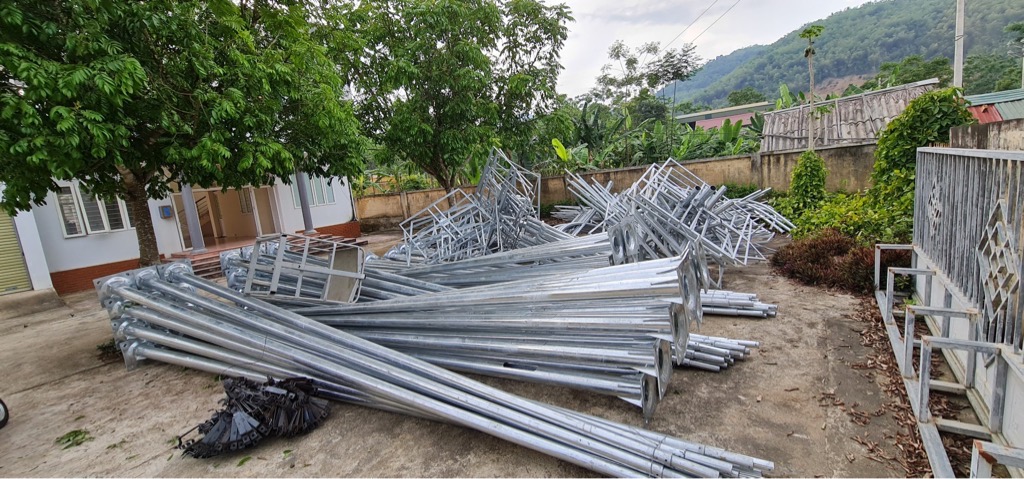 Đèn Đường Năng Lượng Mặt Trời Dự Án 80w 100w Panel Mono 160w * 2 tấm; Batery Lithium 80AH 12.8v; Controller SRM1210