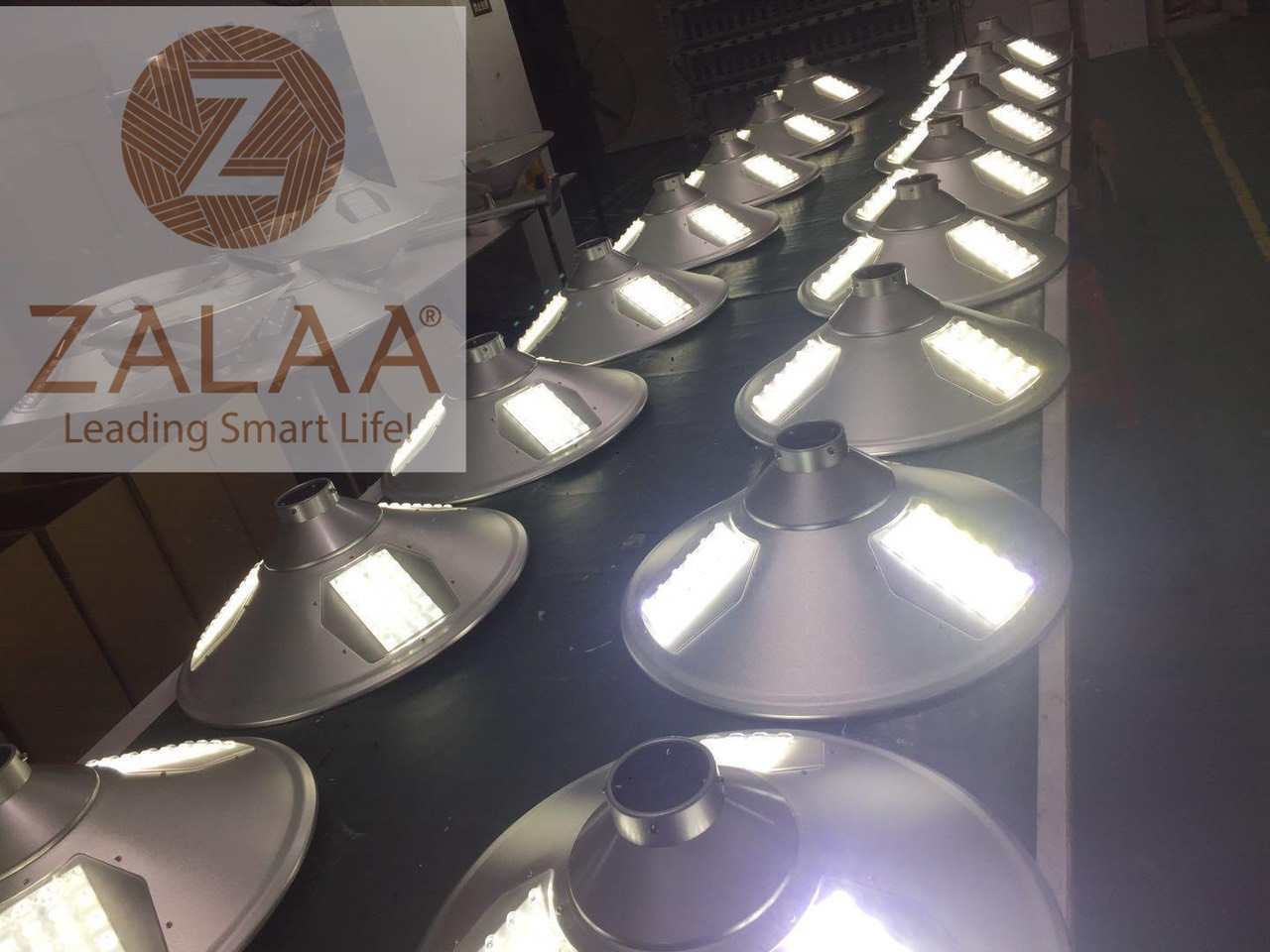 Đèn năng lượng mặt trời UFO 90w mã số ZUFO-90S ZALAA