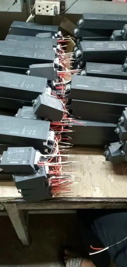 Đèn Pha Công Suất 750w Philips BVP621 SportsStar Intergrated Version