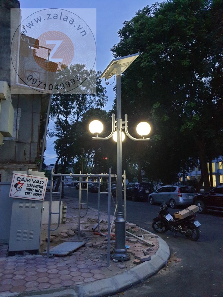 Cột Đèn Trang Trí Công Viên sử dụng năng lượng mặt trời thân đế gang đúc