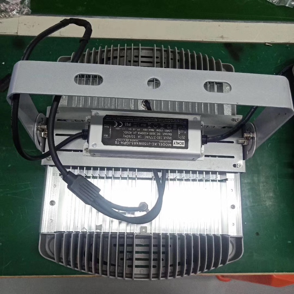 Đèn pha led 150w SMD Philips chiếu sáng không gian rộng