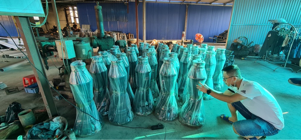 Cột Đèn Trang Trí Công Viên sử dụng năng lượng mặt trời thân đế gang đúc