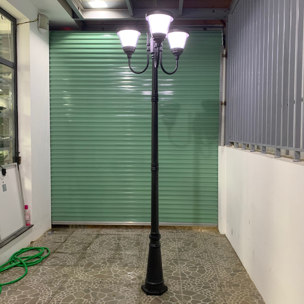 Cột Đèn Sân Vườn Công Viên hiện đại sử dụng điện năng lượng mặt trời 3x20W mã sản phẩm ZGGD-4105-3