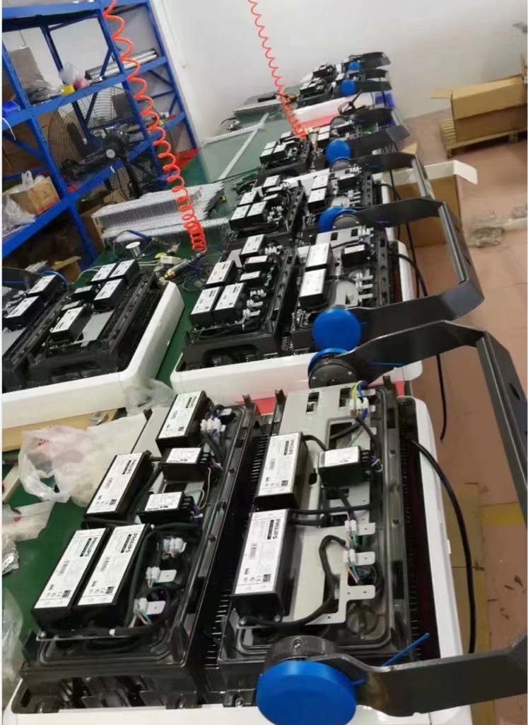 Đèn Pha Công Suất 750w Philips BVP621 SportsStar Intergrated Version