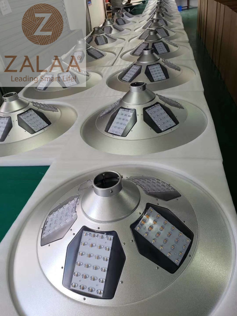 Đèn năng lượng mặt trời UFO 90w mã số ZUFO-90S ZALAA