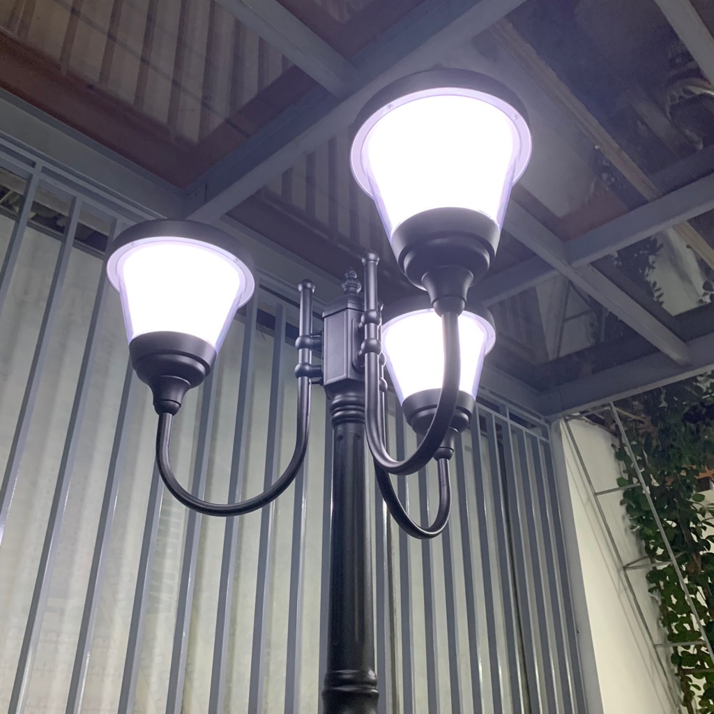 Cột Đèn Sân Vườn Công Viên hiện đại sử dụng điện năng lượng mặt trời 3x20W mã sản phẩm ZGGD-4105-3