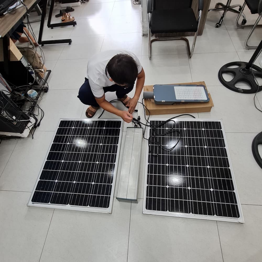 Bộ Đèn Đường Năng Lượng Mặt Trời Công Suất 100W |Mã SP: ZPCSN-100W
