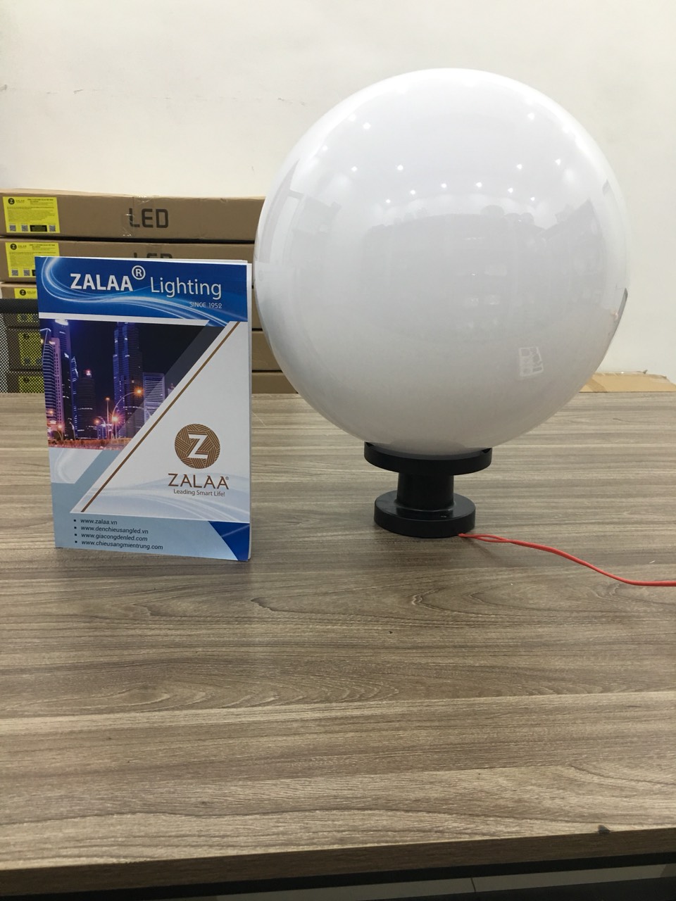 Đèn Trụ Cổng Cầu Đục D400, đuôi đèn E27