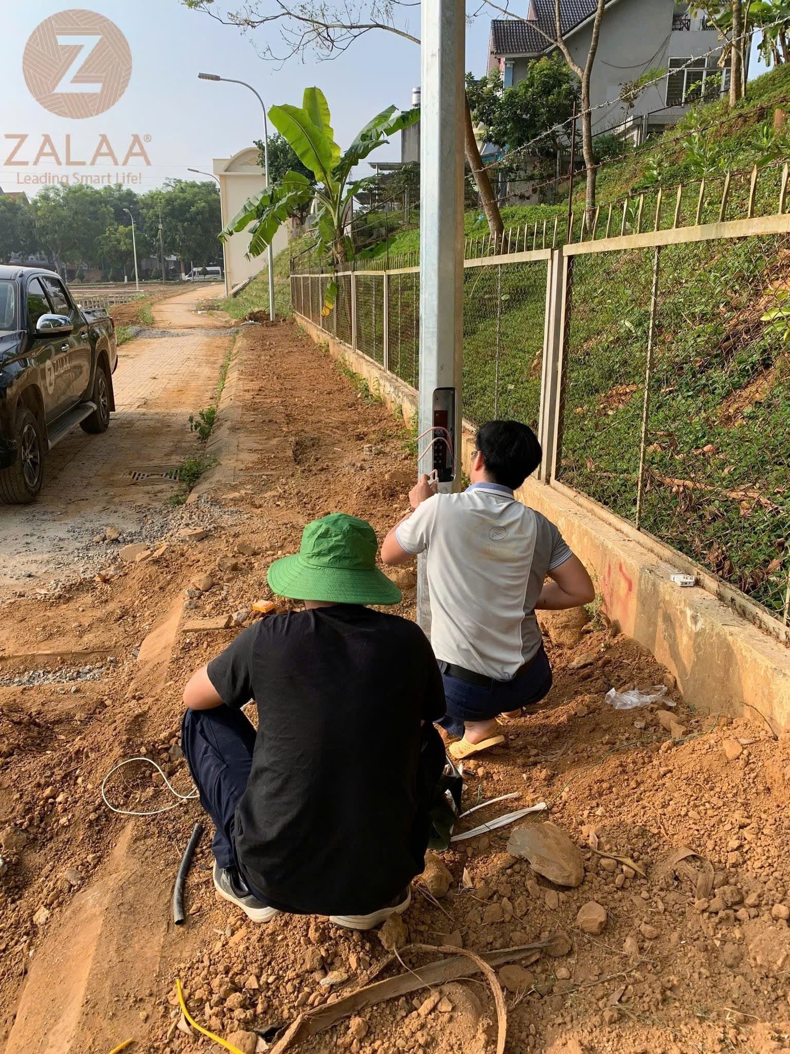 Cột Bát Giác Liền Cần Đơn 8 met bền bỉ cho đèn đường bên bờ hồ