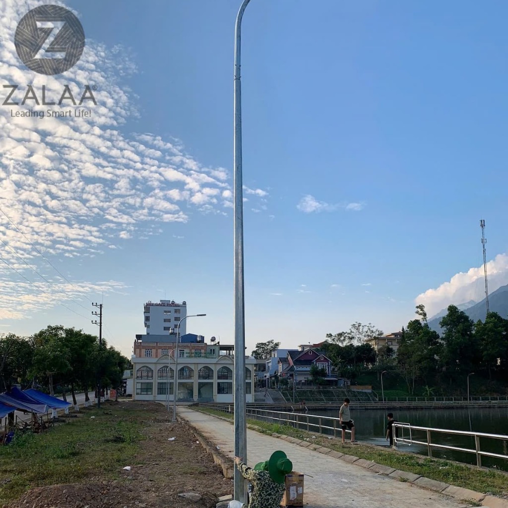 Cột Bát Giác Liền Cần Đơn 8 met bền bỉ cho đèn đường bên bờ hồ