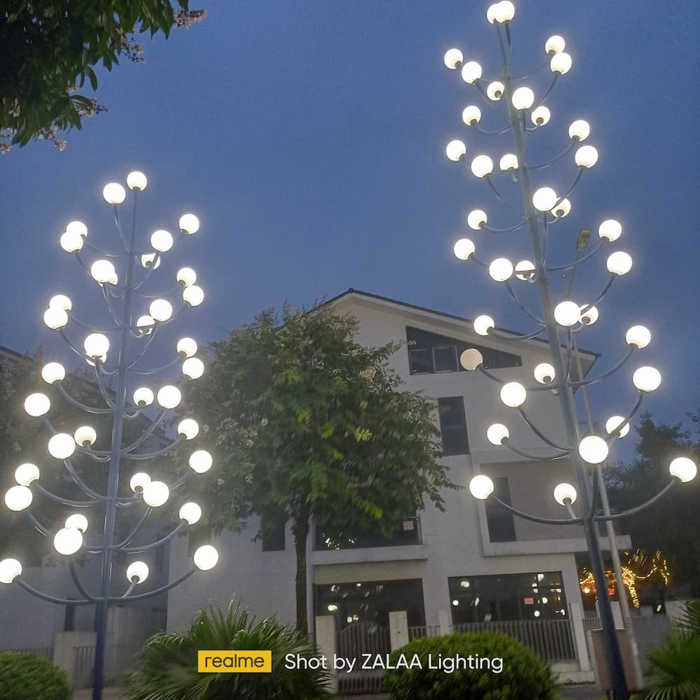 Cột Đèn LED Cây Thông Trang Trí Gần Công Viên Thiên Văn Học tại KĐT Dương Nội, Hà Đông