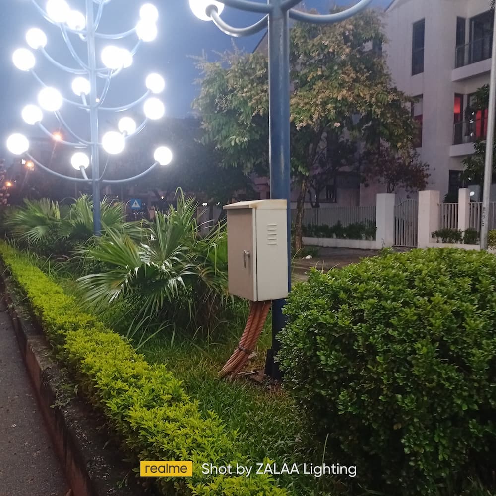 Trụ Đèn LED Kiểu Cây Xanh Quả Cầu Trắng Trang Trí Cảnh Quan Sân Vườn Công Viên Thiên Văn Học