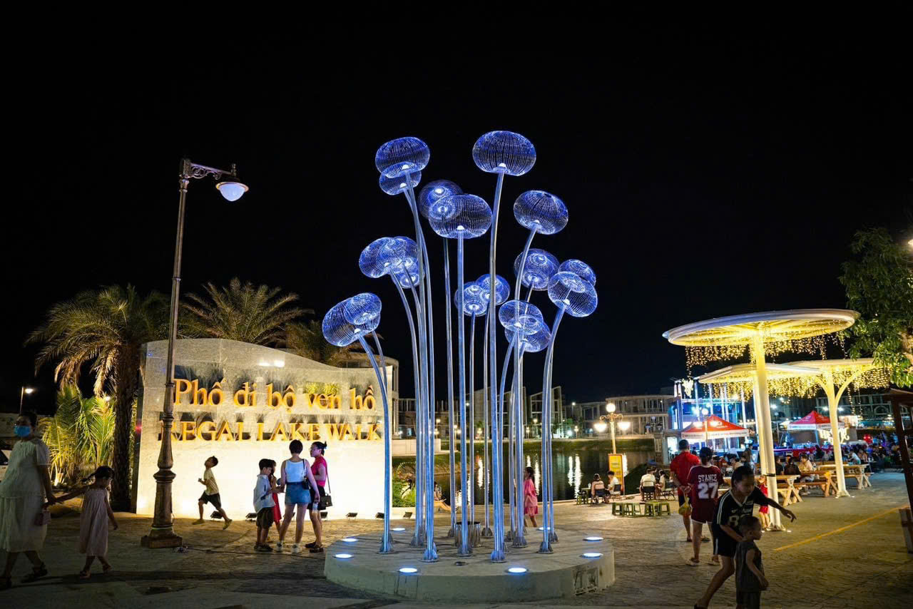 Trụ Cột Đèn LED Kiểu dáng Chùm Hoa Bồ Công Anh Tròn phát sáng đổi màu cho phố đi bộ