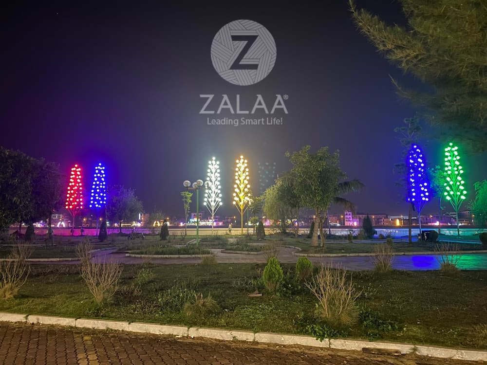 Cột Đèn Trang Trí Kiểu Dáng Cây Thông Cao 10M Với 45 Tay Đèn Quả Cầu D250