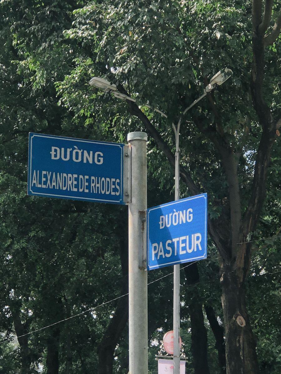 Cột Ghi Tên Chỉ Dẫn Đường vào Khu Đô Thị, Khu Tòa Nhà, Trung tâm thương mại, Bệnh viện, Công Viên...