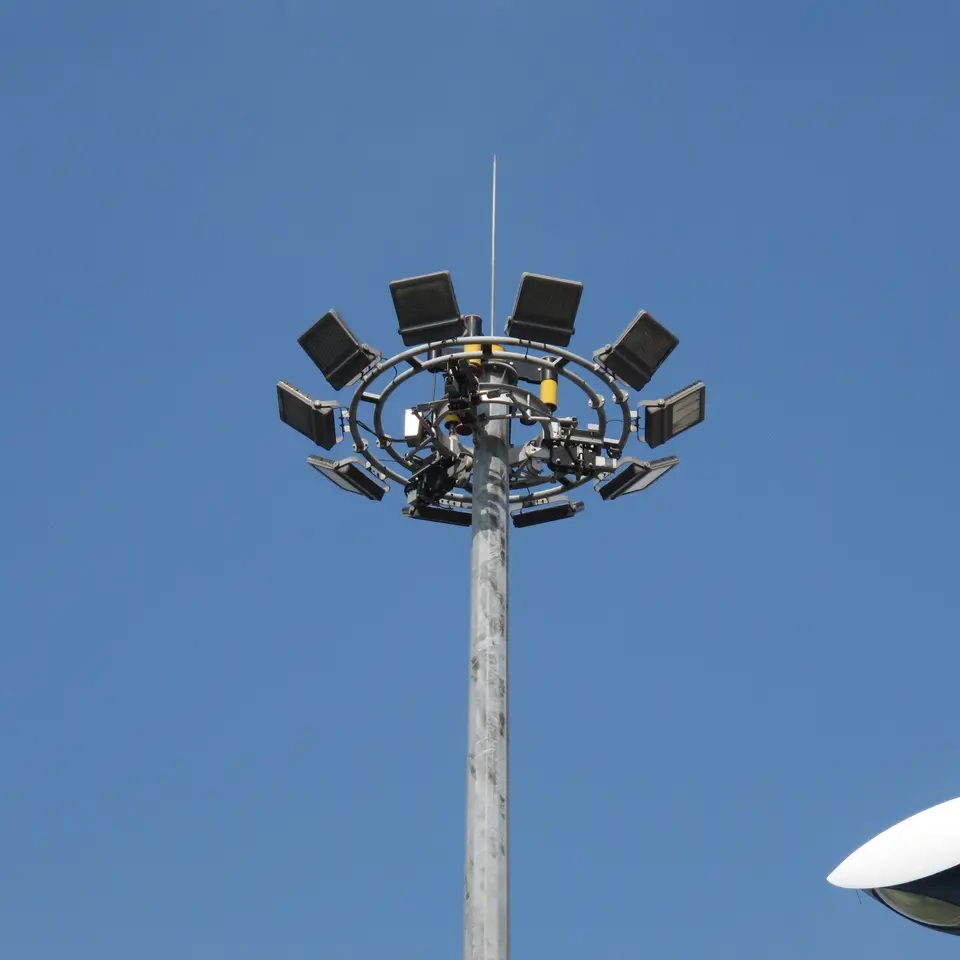 Cột Đèn Chiếu Sáng Giàn Nâng Hạ cao 14m đến 30m đạt tiêu chuẩn BS 5649, TR7