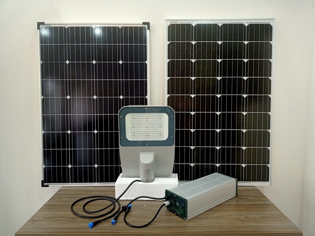 Đèn Đường LED Năng Lượng Mặt Trời 100W mẫu đèn BRP 371; 372; 373 OEM Philips