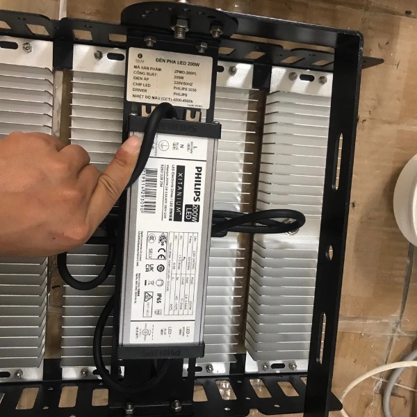 Đèn Chiếu Sáng Sân Thể Thao Pickleball 100W 200W 300W 400w cho cụm 2 sân đến 4 sân