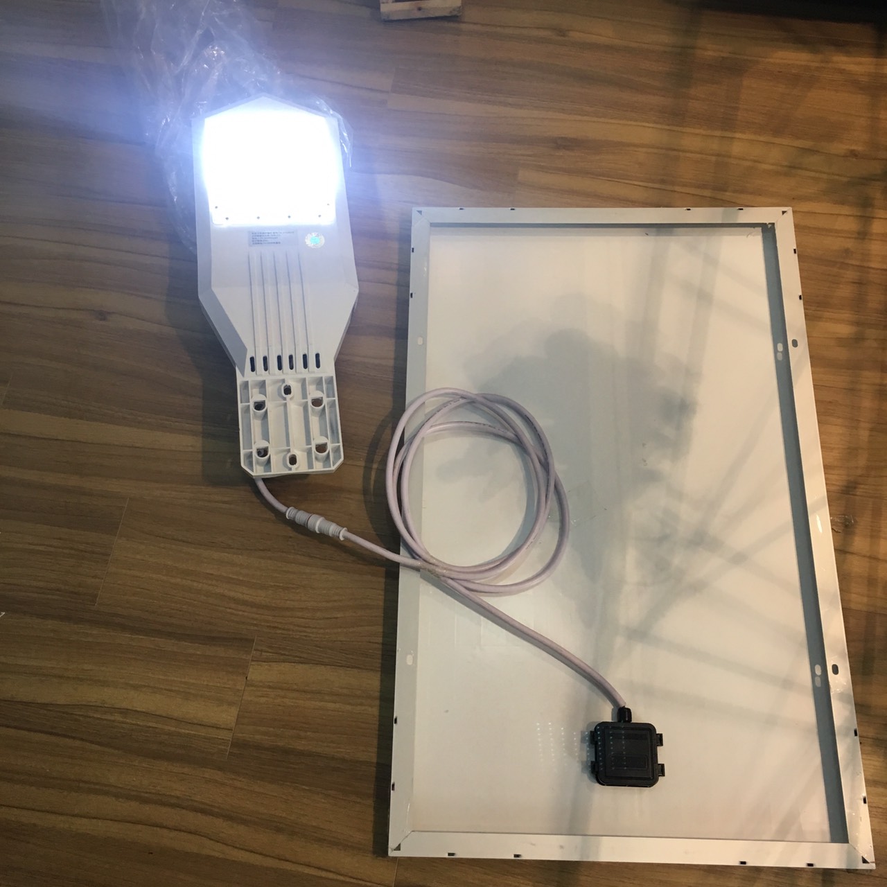 Đèn đường năng lượng mặt trời mã ZXY-76S ZALAA