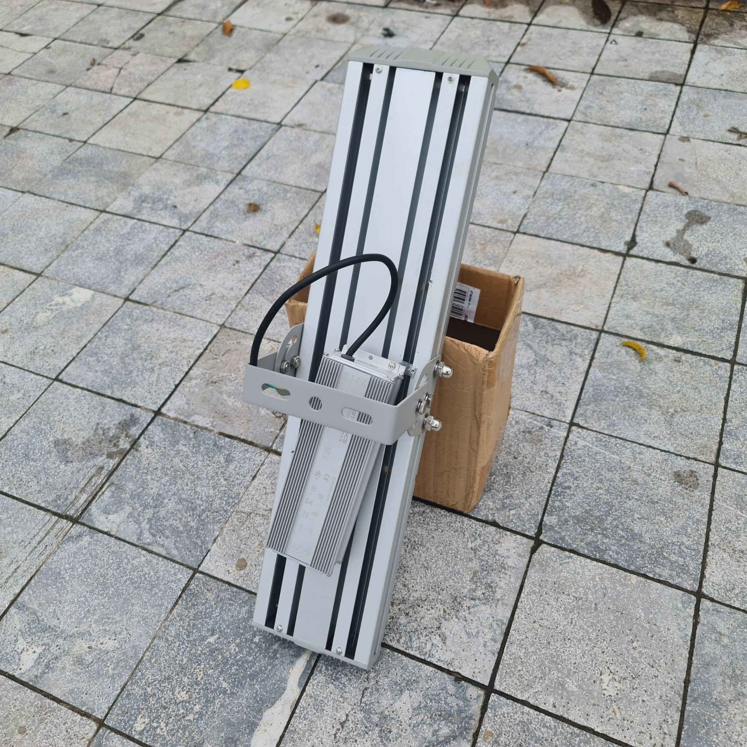 Đèn LED Đánh Cá 300W ZALAA SFL-300COB | IP66, IK08, 135lm/W, 40.500lm