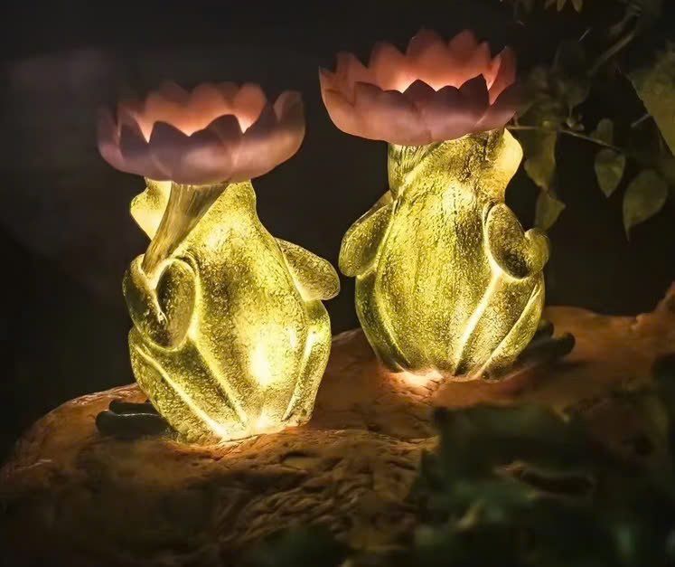 Đèn LED Mô Phỏng Con Ếch Frog Cầm Hoa Sen Phát sáng 3D Frog Fiberglass Light làm từ sợi thủy tinh nhựa Zalaa dành cho Dự án Vườn Ánh Sáng