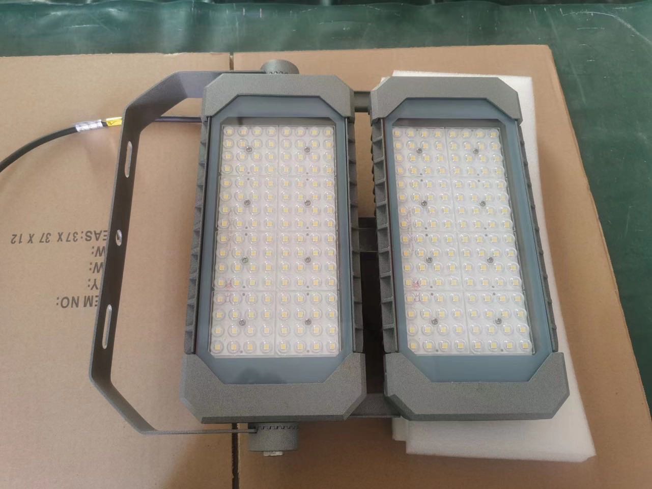 Đèn Pha LED ZGG-FDL005 ZALAA Chiếu Sáng Sân Pickleball, Tennis, Padel, Cầu Lông