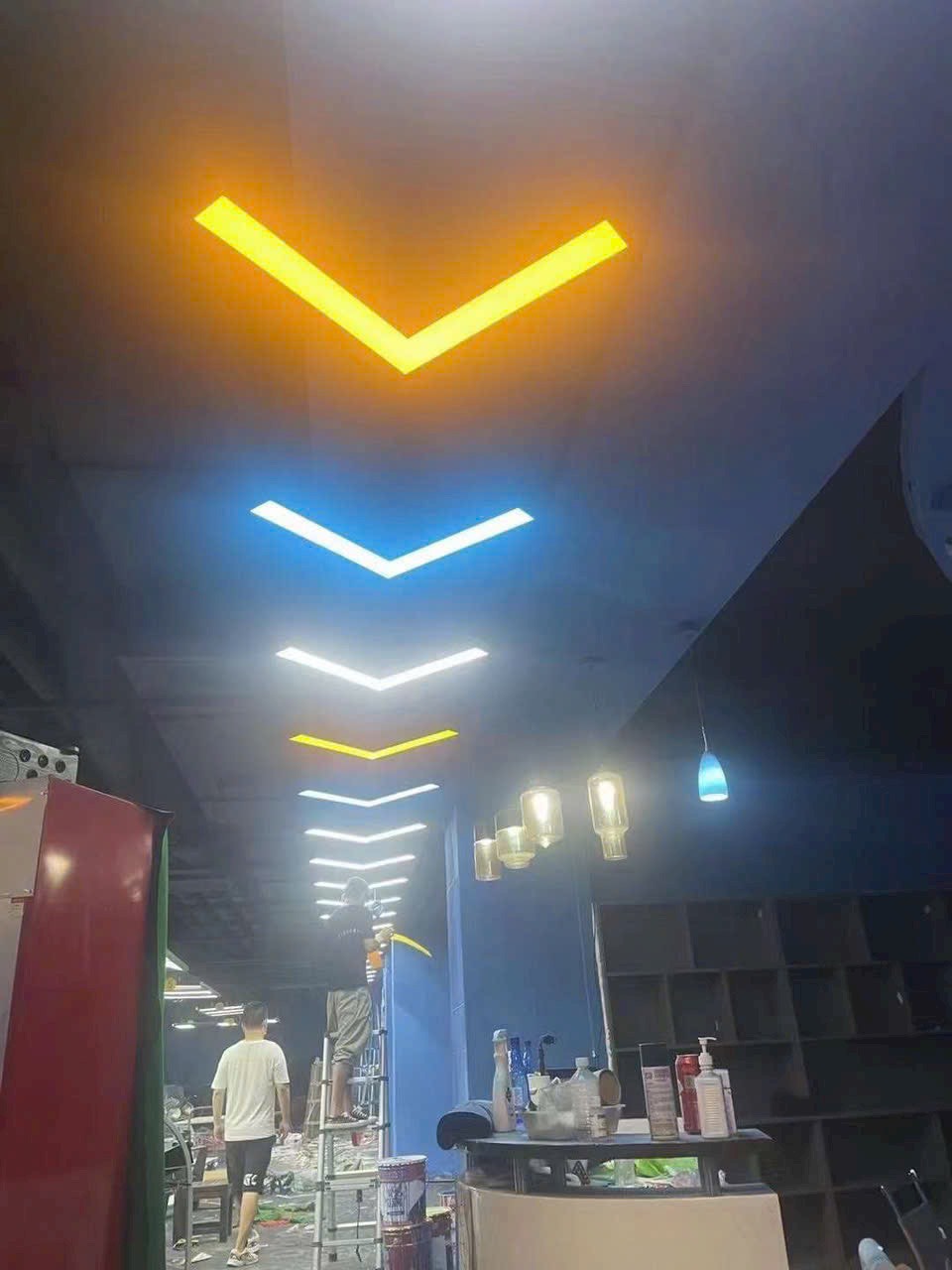 Đèn tuyến tính LED ZALAA sản xuất đặt theo yêu cầu dành cho phòng tập thể dục, Văn phòng, Câu lạc bộ