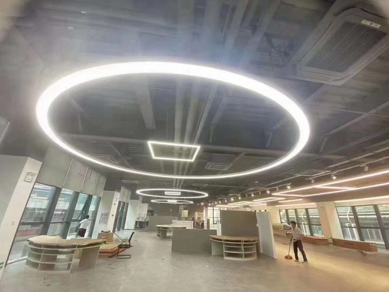 Đèn tuyến tính LED ZALAA sản xuất đặt theo yêu cầu dành cho phòng tập thể dục, Văn phòng, Câu lạc bộ