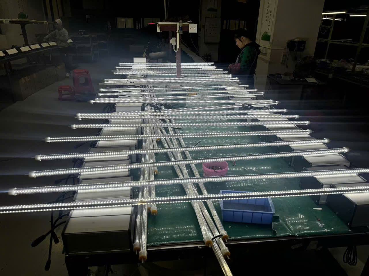 Bộ đèn tuýp LED 1M 50W năng lượng mặt trời ứng dụng cho Đèn trụ cổng, tường rào