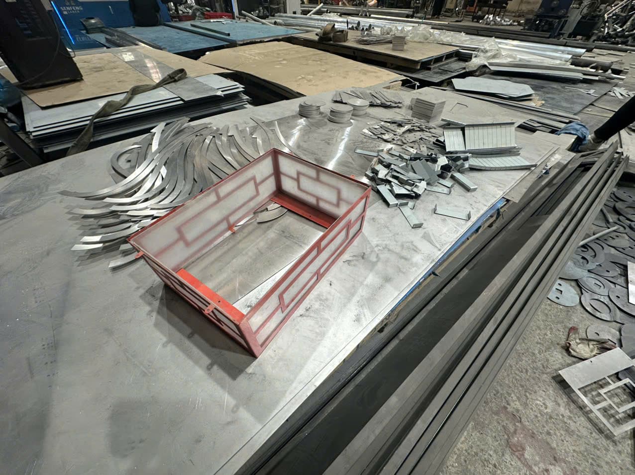 Bộ đèn tuýp LED 1M 50W năng lượng mặt trời ứng dụng cho Đèn trụ cổng, tường rào