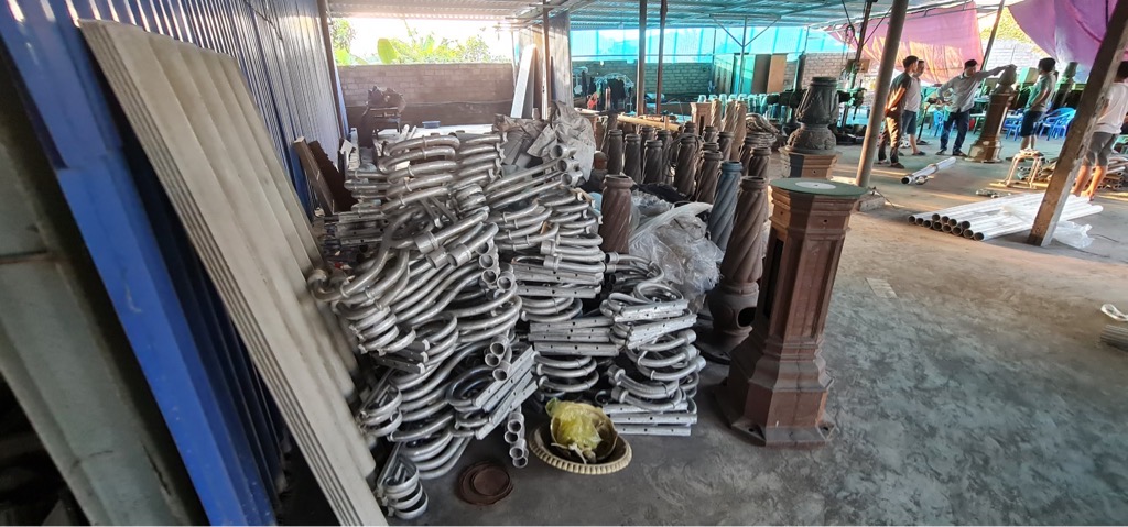 Cột Đèn Trang Trí Công Viên sử dụng năng lượng mặt trời thân đế gang đúc